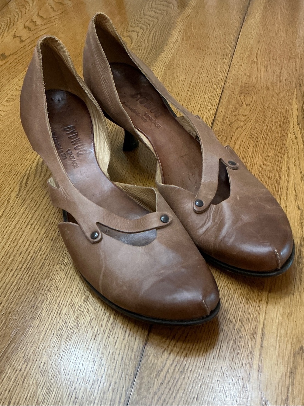 Woman’s cydwoq Function brown Heeled shoe. Size 41. Leather uppers. Gorgeous!